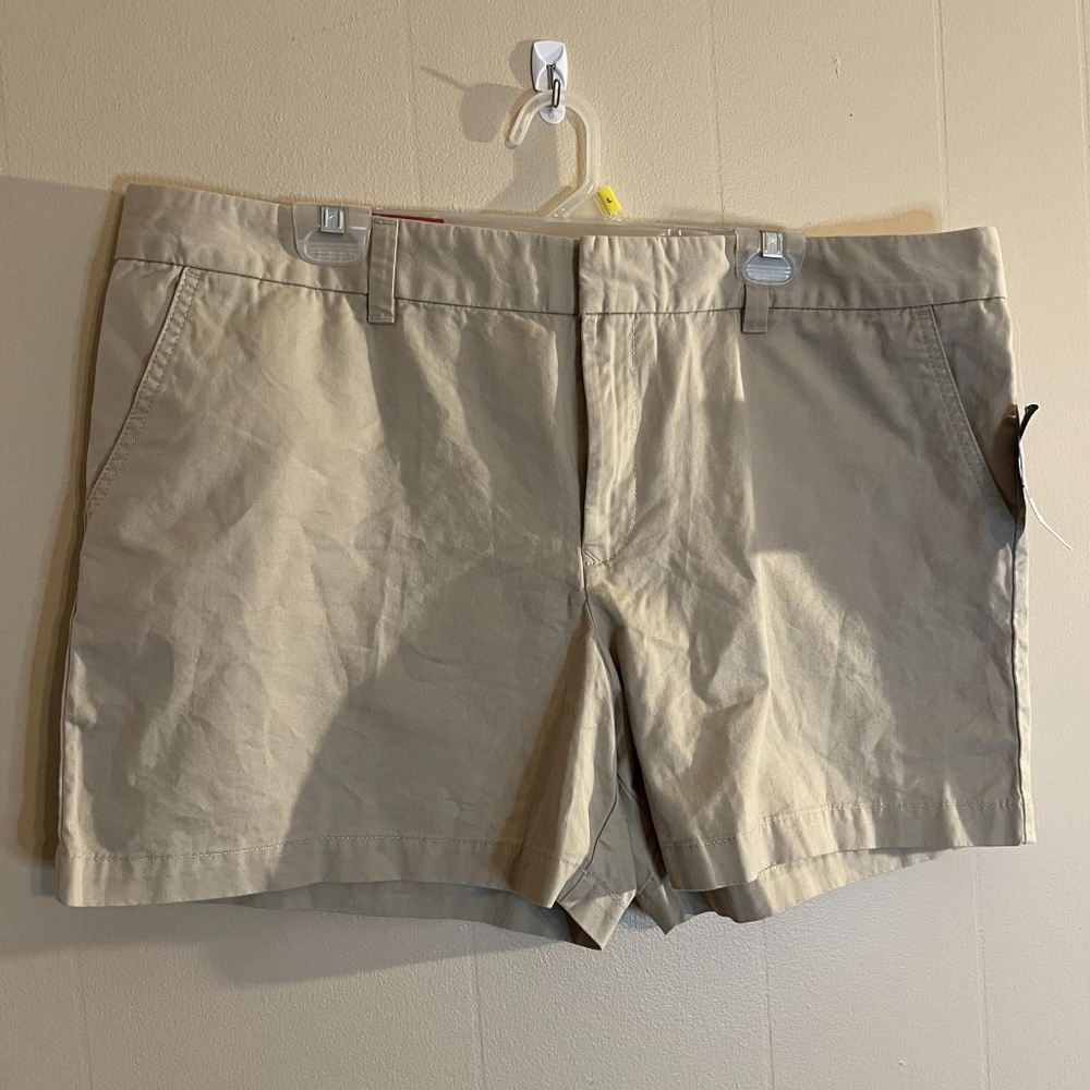 Tommy Hilfiger Size 18 Women's Khaki Shorts
